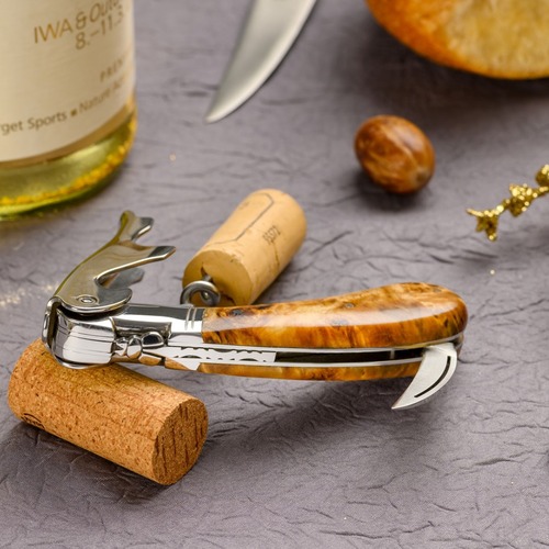 instagram-18 𝐋𝐚𝐠𝐮𝐢𝐨𝐥𝐞 𝐒𝐨𝐦𝐦𝐞𝐥𝐢𝐞𝐫 𝐌𝐚𝐠𝐧𝐮𝐦 𝐅𝐨𝐧𝐭𝐞𝐧𝐢𝐥𝐥𝐞 𝐏𝐚𝐭𝐚𝐮𝐝 : 𝐥'𝐚𝐫𝐭 𝐝𝐞 𝐥𝐚 𝐝𝐞́𝐠𝐮𝐬𝐭𝐚𝐭𝐢𝐨𝐧 !

Le Laguiole Sommelier Magnum Fontenille Pataud est plus qu'un simple outil, c'est un véritable objet d'art.

Parfait pour les amateurs de vin et les collectionneurs, il est un cadeau idéal pour toutes les occasions.

#laguiole #sommelier #magnum #fontenillepataud #fabriquéenfrance #luxe #artdelavivre #dégustation #vin #cadeau #collection #collectionneur #tirebouchon #vinetpassion #laval #brossard #saintbruno