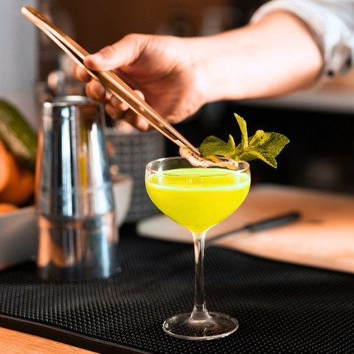 instagram-13 𝐀𝐣𝐨𝐮𝐭𝐞𝐳 𝐮𝐧𝐞 𝐭𝐨𝐮𝐜𝐡𝐞 𝐝𝐞 𝐬𝐨𝐩𝐡𝐢𝐬𝐭𝐢𝐜𝐚𝐭𝐢𝐨𝐧 𝐚̀ 𝐯𝐨𝐬 𝐜𝐫𝐞́𝐚𝐭𝐢𝐨𝐧𝐬 𝐜𝐨𝐜𝐤𝐭𝐚𝐢𝐥𝐬 𝐚𝐯𝐞𝐜 𝐜𝐞𝐭𝐭𝐞 𝐩𝐢𝐧𝐜𝐞 𝐚̀ 𝐠𝐚𝐫𝐧𝐢𝐭𝐮𝐫𝐞 𝐜𝐮𝐢𝐯𝐫𝐞́𝐞 𝐅𝐢𝐧𝐚𝐥 𝐓𝐨𝐮𝐜𝐡. 🍹

Parfait pour les barmans amateurs et professionnels, cet outil vous permet de placer avec précision des fruits, des olives, des herbes et autres garnitures sur vos verres.

#cocktail #garnish #bartender #mixology #finaltouch #vinetpassion #cocktailslover #bar #Laval #Brossard #saintbruno