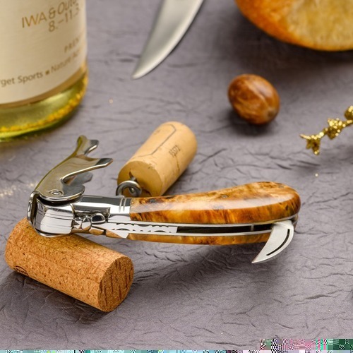 instagram-19 𝐋𝐚𝐠𝐮𝐢𝐨𝐥𝐞 𝐒𝐨𝐦𝐦𝐞𝐥𝐢𝐞𝐫 𝐌𝐚𝐠𝐧𝐮𝐦 𝐅𝐨𝐧𝐭𝐞𝐧𝐢𝐥𝐥𝐞 𝐏𝐚𝐭𝐚𝐮𝐝 : 𝐥'𝐚𝐫𝐭 𝐝𝐞 𝐥𝐚 𝐝𝐞́𝐠𝐮𝐬𝐭𝐚𝐭𝐢𝐨𝐧 !

Le Laguiole Sommelier Magnum Fontenille Pataud est plus qu'un simple outil, c'est un véritable objet d'art.

Parfait pour les amateurs de vin et les collectionneurs, il est un cadeau idéal pour toutes les occasions.

#laguiole #sommelier #magnum #fontenillepataud #fabriquéenfrance #luxe #artdelavivre #dégustation #vin #cadeau #collection #collectionneur #tirebouchon #vinetpassion #laval #brossard #saintbruno