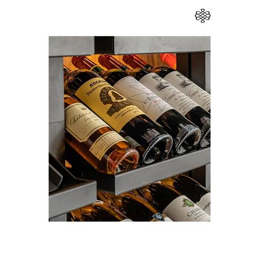 instagram-11 Il est un moment où une cave devient une véritable collection. Ainsi, avec le temps, les plus belles appellations finissent par se côtoyer en attendant leur grand moment.

Chacune de ces bouteilles devient alors une invitation silencieuse à la dégustation, mais le plaisir réside tout autant dans l’attente. Patience...

📸 Modulo-X Collection

@eurocave #EuroCave #FineWines #Collection #Patience #modulox #vin #casieravin #caveavin #amoureuxduvin #vinetpassion